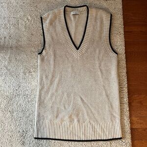 Aritizia Babaton Sweater Vest